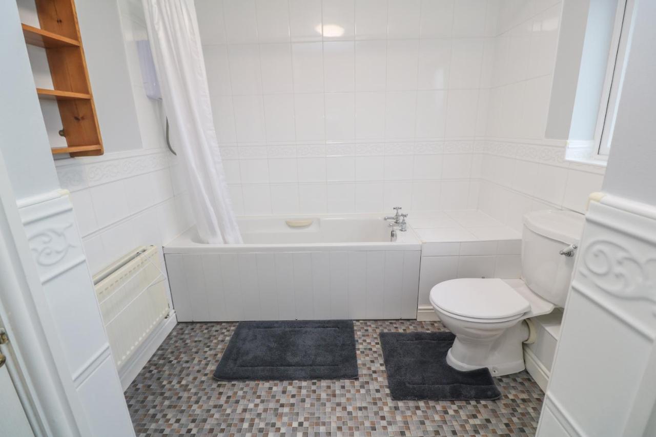 12 Kel Avon Villa Труро Екстериор снимка